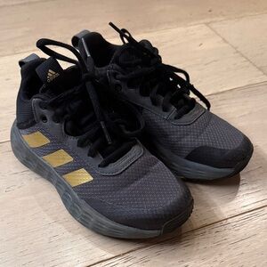 Adidas Kids Sneakers in Black and Gold
